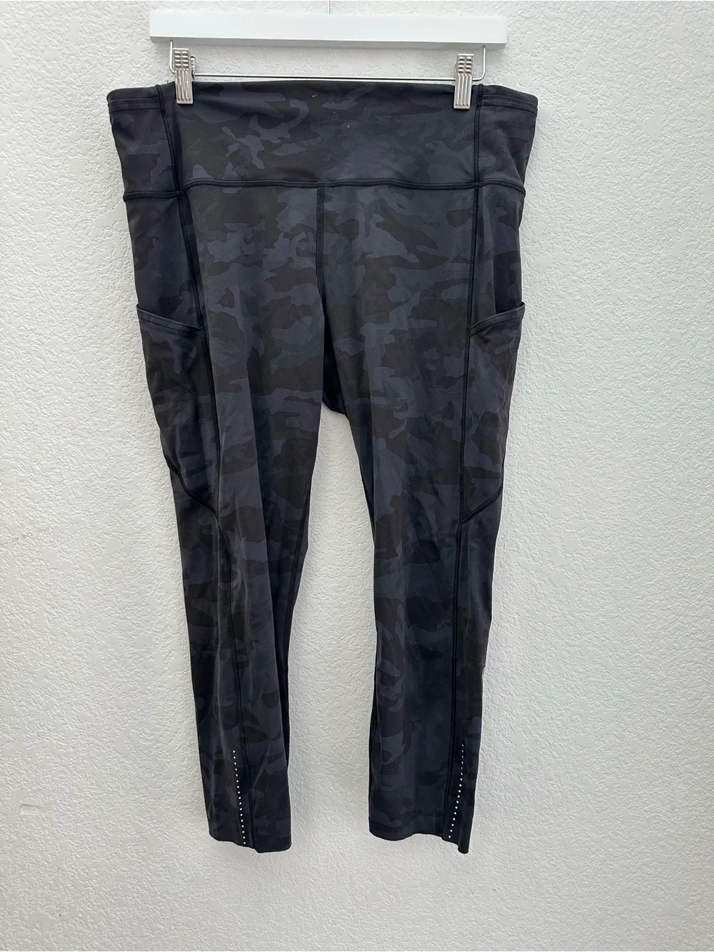 Lululemon Fast and Free High Rise Crop 23 Size 14 Camo Leggings Pockets Nulux